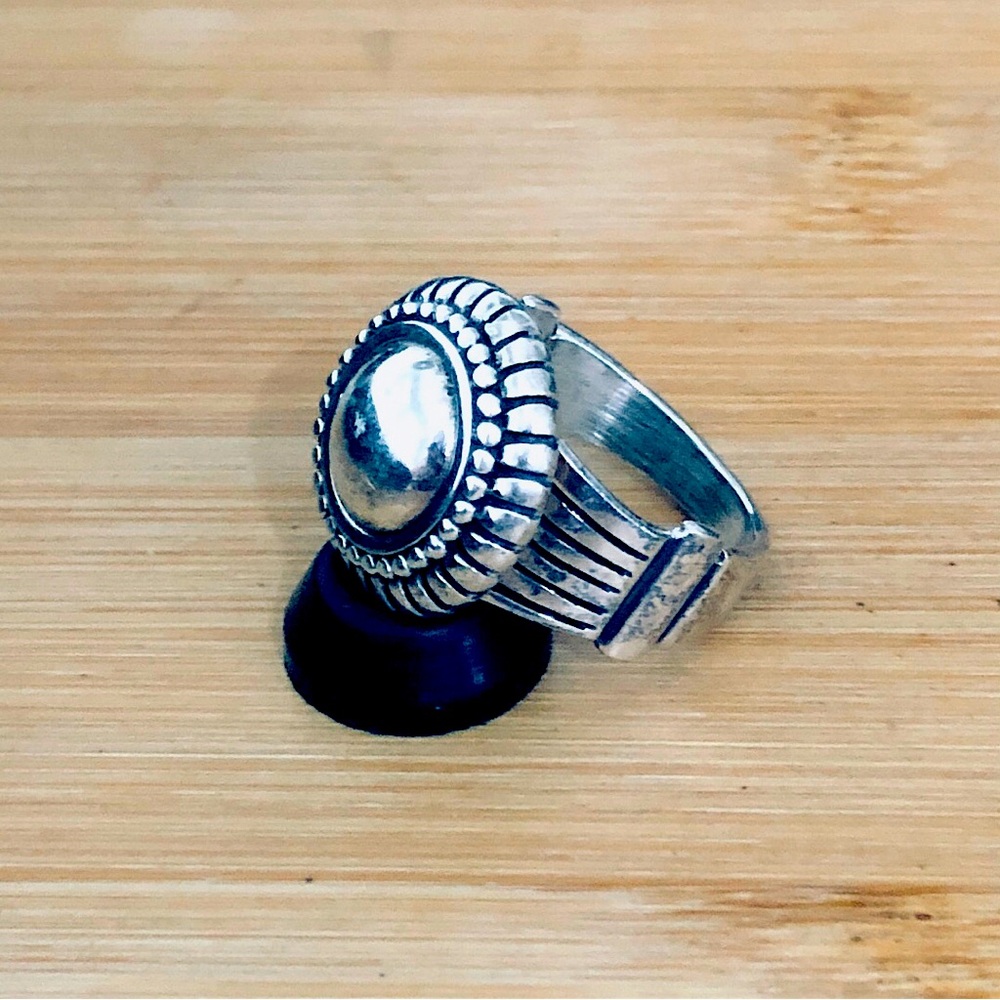 $82 Southwest Native American Estate Ring Sterling Size 8 & 1/2 Sterling